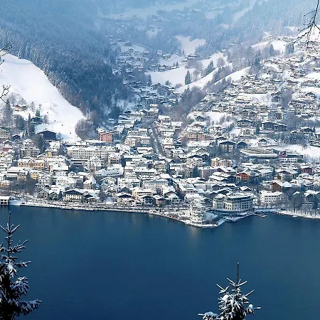 Mountain And Lake Twenty Three Lejlighed