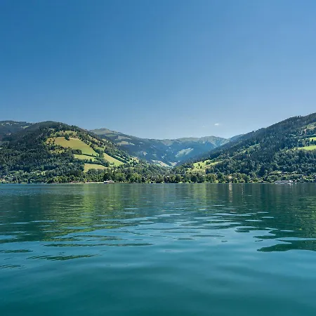 Mountain And Lake Twenty Three Lejlighed *